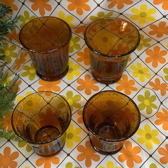 Beautiful set of 4 mouth blown amber bubble glass cups / drinking glasses - Picture 3 of 5